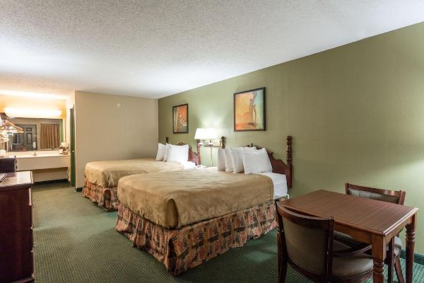 Angel Inn near IMAX (Branson)